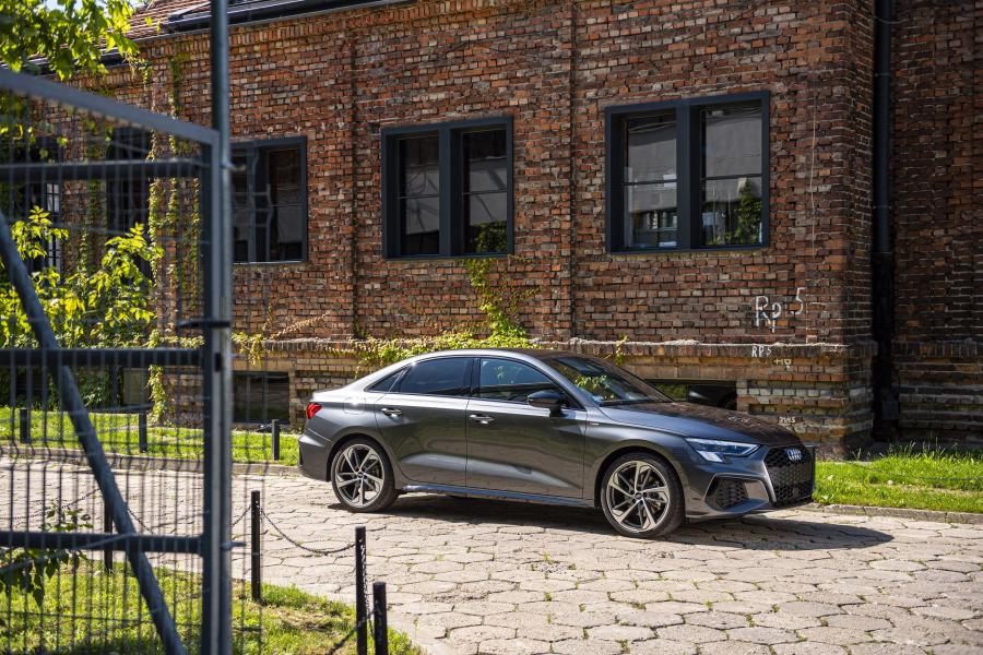  Audi A3 Sedan 35 TFSI S-Line 2020 года  (WW) (фото 12 из 40)